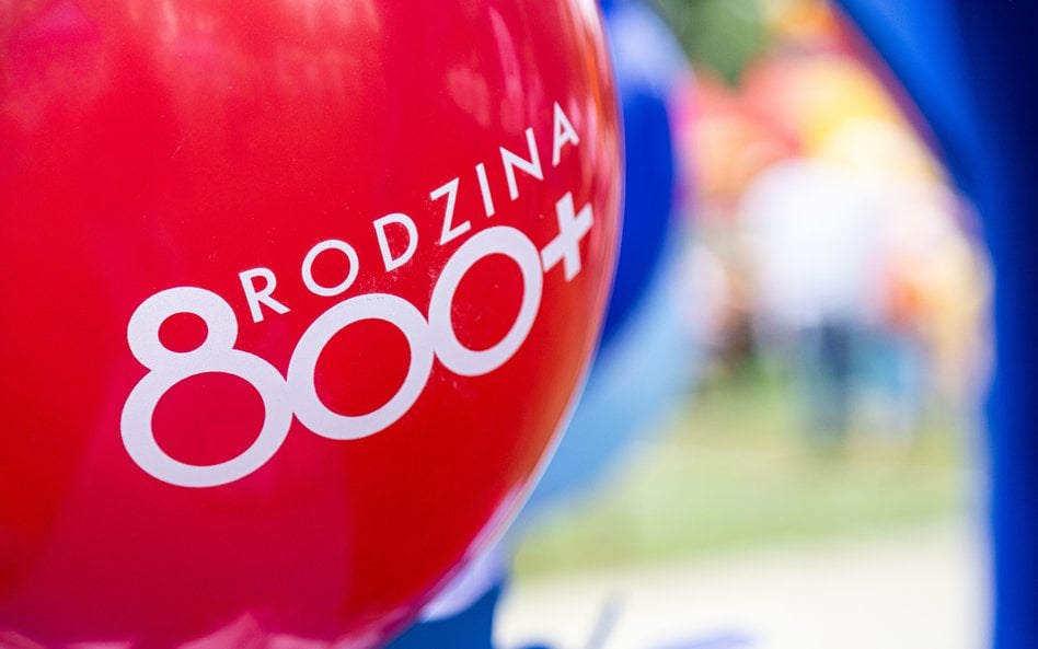 Rząd zajmie się automatycznym przedłużaniem prawa do 800 plus