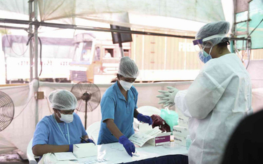 Indie: W sierpniu wykryto ponad 1,5 mln zakażeń koronawirusem