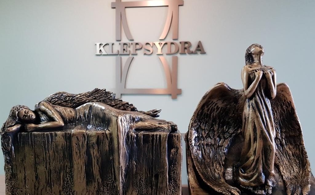 Klepsydra rozpycha się na rynku pogrzebowym