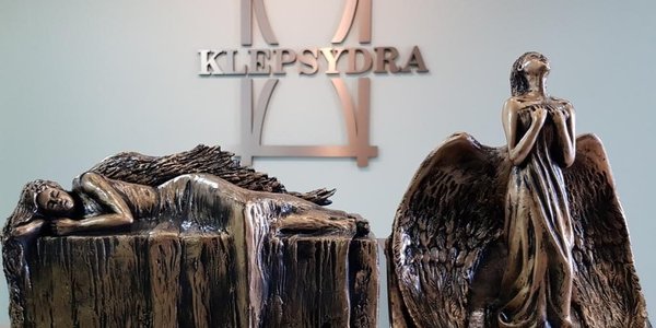 Klepsydra rozpycha się na rynku pogrzebowym