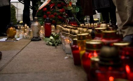 Dlaczego straż miejska gasiła znicze 10 marca pod Pałacem