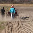 Rolnik pracujący sezonowo w Niemczech nie płaci KRUS