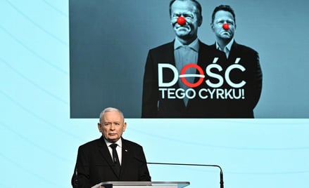 Prezes Prawa i Sprawiedliwości Jarosław Kaczyński na konferencji prasowej w siedzibie partii w Warsz