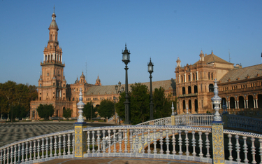 Pawilon Hiszpanii na placu został zaprojektowany przez sewilskiego architekta Aníbala Gonzáleza na p