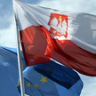 Flaga Polski i Unii Europejskiej na budynku siedziby stałego przedstawicielstwa RP przy Unii Europej