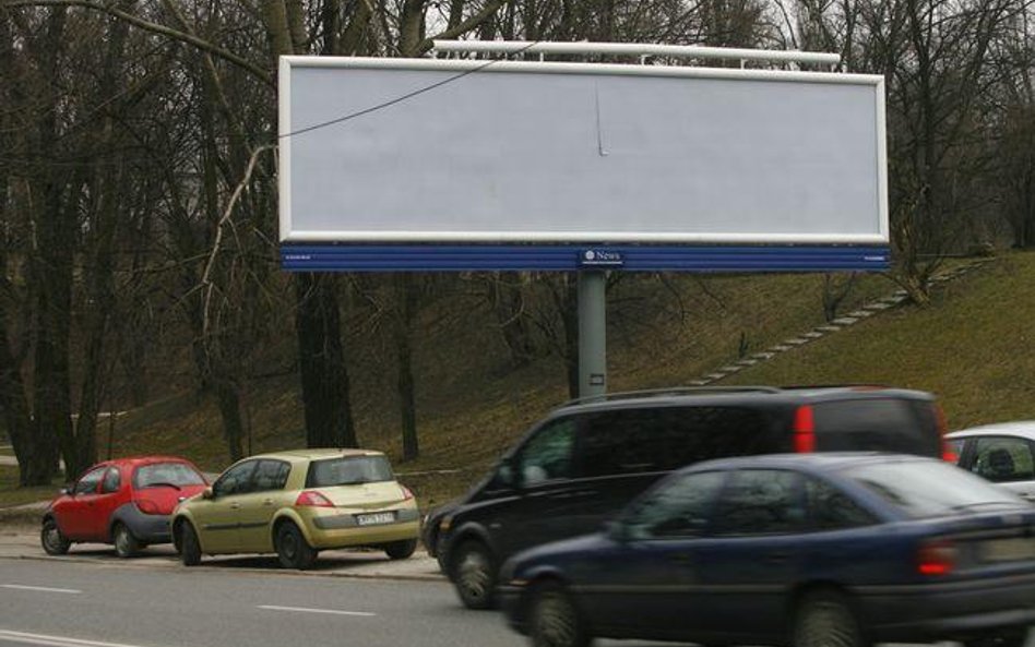 Za reklamę przy drodze nie płaci właściciel tablicy