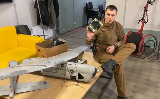 Rosyjska technika lubi zaskakiwać ‒ Orłan-10 odznacza się wyjątkowo „oszczędnym" wyposażeniem...