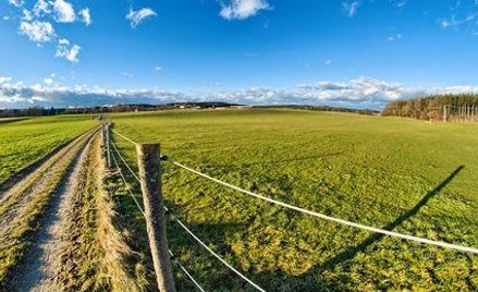 Nie ma jednolitych zasad opodatkowania dróg polnych.