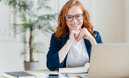 W porównaniu z sierpniem 2025 r. wzrost przeciętnego zatrudnienia odnotowano w sekcjach: administrow