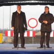 Cezary Grabarczyk lubi gospodarskie wizyty. Na zdjęciu otwarcie obwodnicy Strykowa