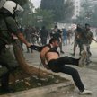 Kryzys gospodarczy w Grecji wywołał falę zamieszek - na zdjęciu policja walcząca z protestującymi w 
