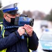 Patrol policji podczas kontroli na drodze krajowej numer 77 w Duńkowiczkach