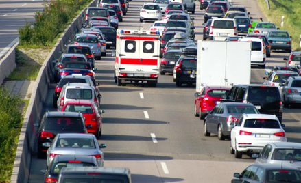 Blokowanie korytarza życia - mandat 300 zł, czy kara jak za przestępstwo