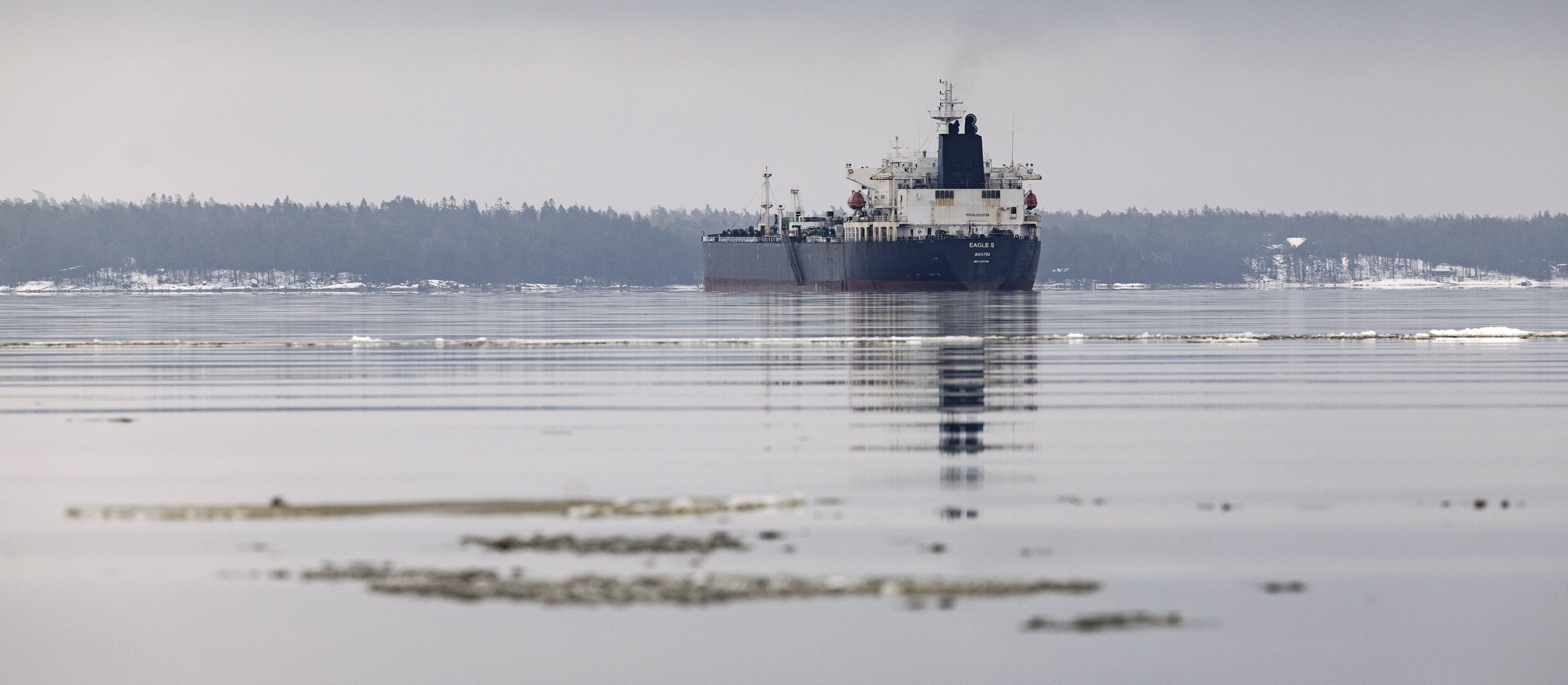 Nowe sankcje Unii i Wielkiej Brytanii uderzają we flotę cieni i robiących biznesy z Rosją