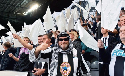 Kibice Newcastle podczas pierwszego meczu po zmianie właściciela
