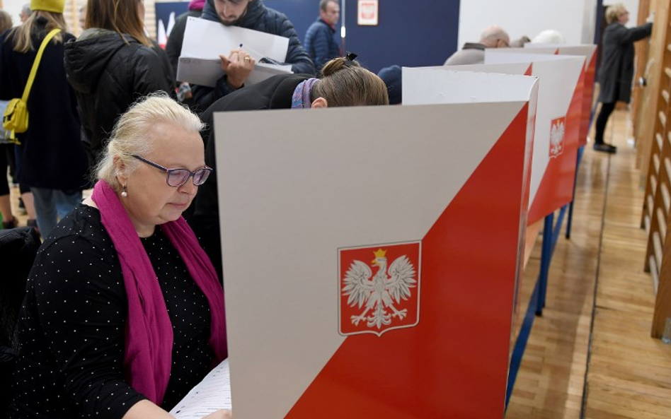 PKW: Niemal 600 incydentów wyborczych do godziny 16.00