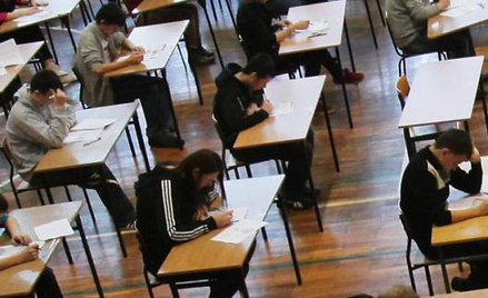 Uczniowie zdobywają coraz gorsze noty. A w szkołach jest coraz bardziej niebezpiecznie