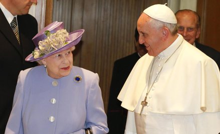 Królowa Elżbieta na spotkaniu z papieżem Franciszkiem w kwietniu 2014 roku