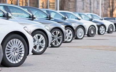 Przedsiębiorcy coraz odważniej korzystają z leasingu samochodów osobowych.