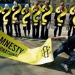 Pikieta Amnesty International przed Kancelarią Premiera w sprawie więzień CIA w Polsce. 4 kwietnia 2