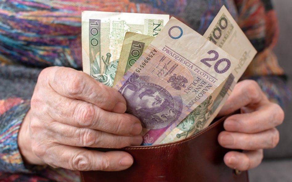 Rośnie liczba stulatków w Polsce. Przysługuje im specjalne świadczenie