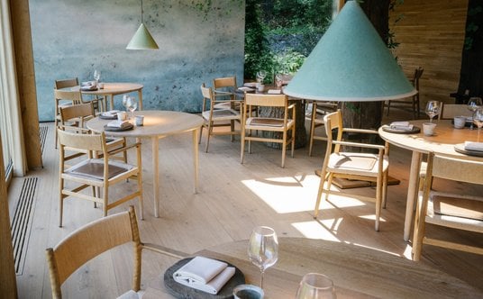 Wnętrza Nomy, w których restauracja przyjmuje gości od sierpnia 2026 roku.