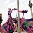 Rower w wełnianym ubranku stanął m.in. na pl. Zamkowym