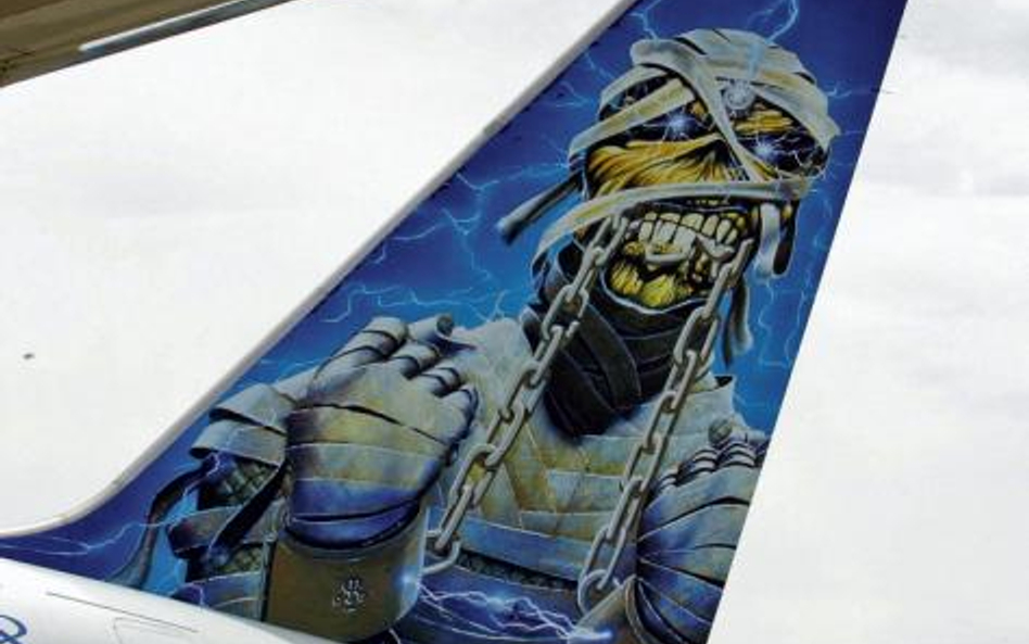 Eddi, maskotka zespołu na ogonie boeinga Iron Maiden