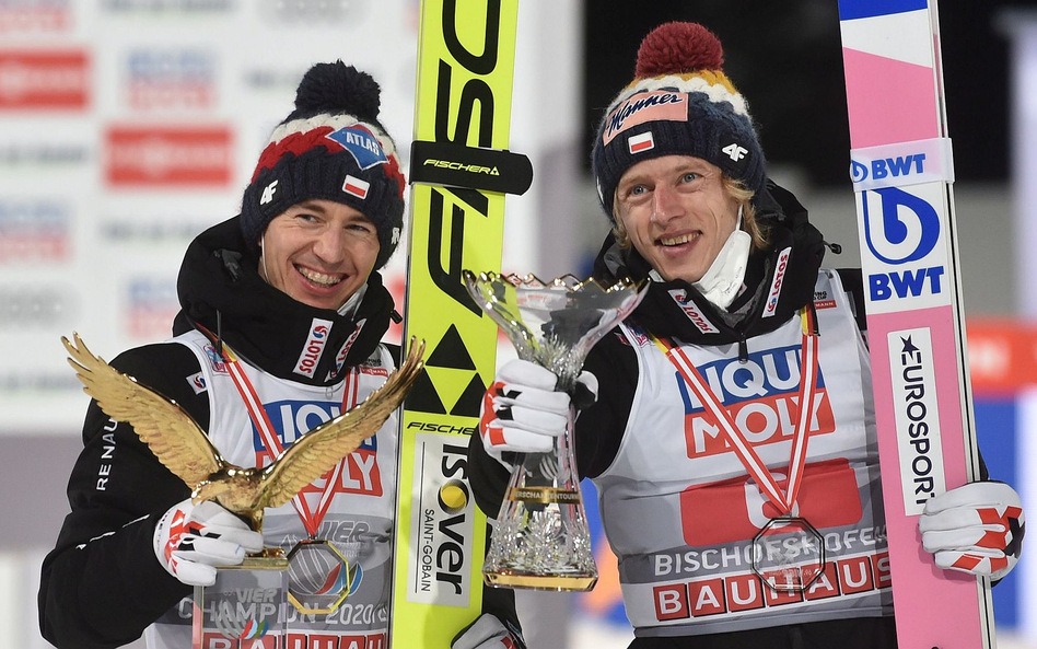 Kamil Stoch i Dawid Kubacki, czyli pierwszy i trzeci zawodnik w ostatnim Turnieju Czterech Skoczni