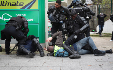 Protest "żółtych kamizelek". Ambasada w Paryżu ostrzega Polaków