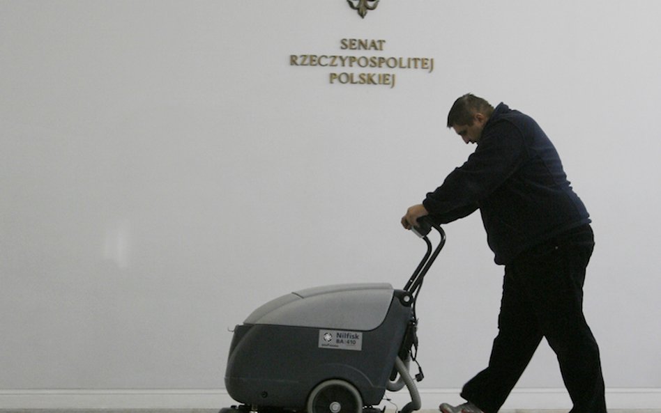 Politycy będą redagować media? Kuriozalny projekt Senatu