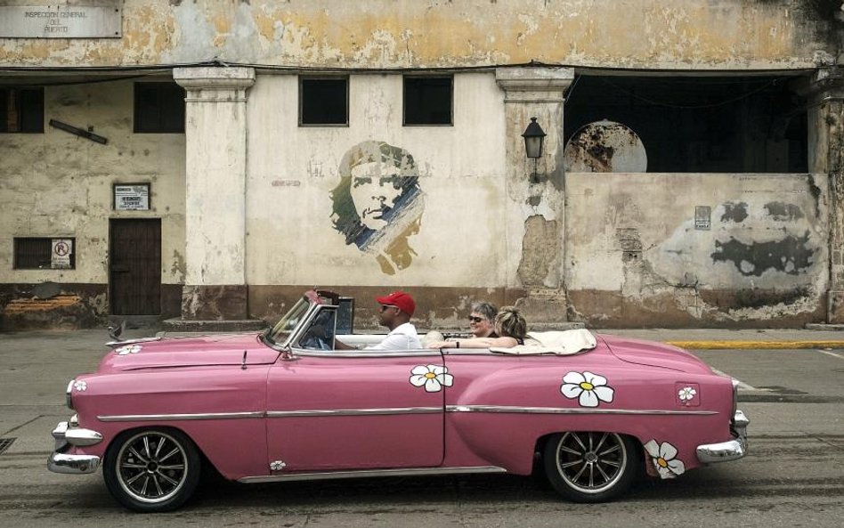 Na turystach można zarabiać na różne sposoby. Kto nie chciałby przejechać się taką taksówką...