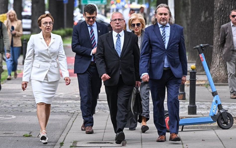 Siedmioro nowych sędziów TK wybranych przez Sejm X kadencji wystosowało list do Rady Dialogu Społecz