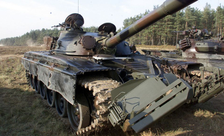 Czołg T-72 na poligonie