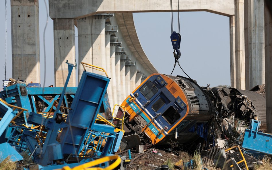 Pociąg wykoleił się po tym, jak na wagony zawalił się dźwig budowlany. DDo katastrofy doszło w prowi