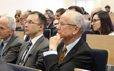 Uczestnicy konferencji dyskutowali m.in. o globalizacji. Na pierwszym planie prof. Grzegorz W. Kołod