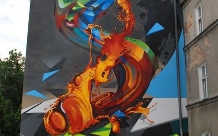 Niektóre prace inspirowane są lokalnymi wydarzeniami, np. popularnym Carnavalem Sztukmistrzów.