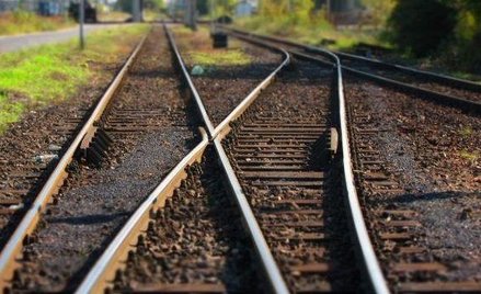 Uszkodzona trakcja kolejowa. W ostatniej chwili uratowano życie maszyniście