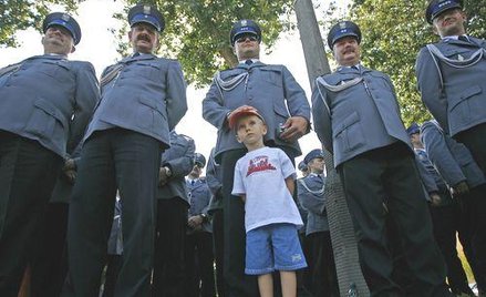 Wolne na dziecko dla policjanta