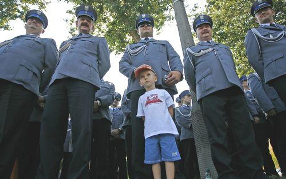 Wolne na dziecko dla policjanta
