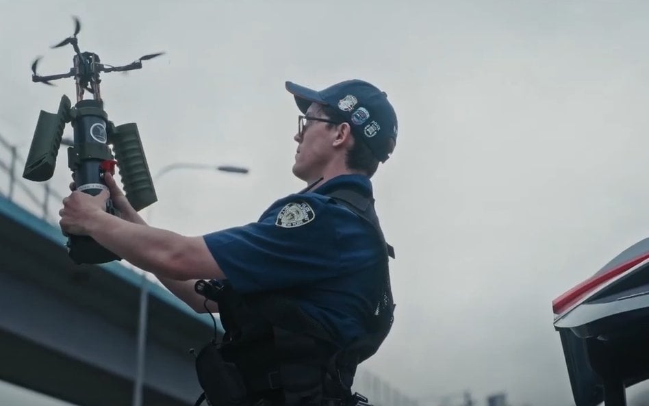 Autonomiczny dron DefendEye, który może wystartować z tuby w kilka sekund. W jego rozwój zainwestowa