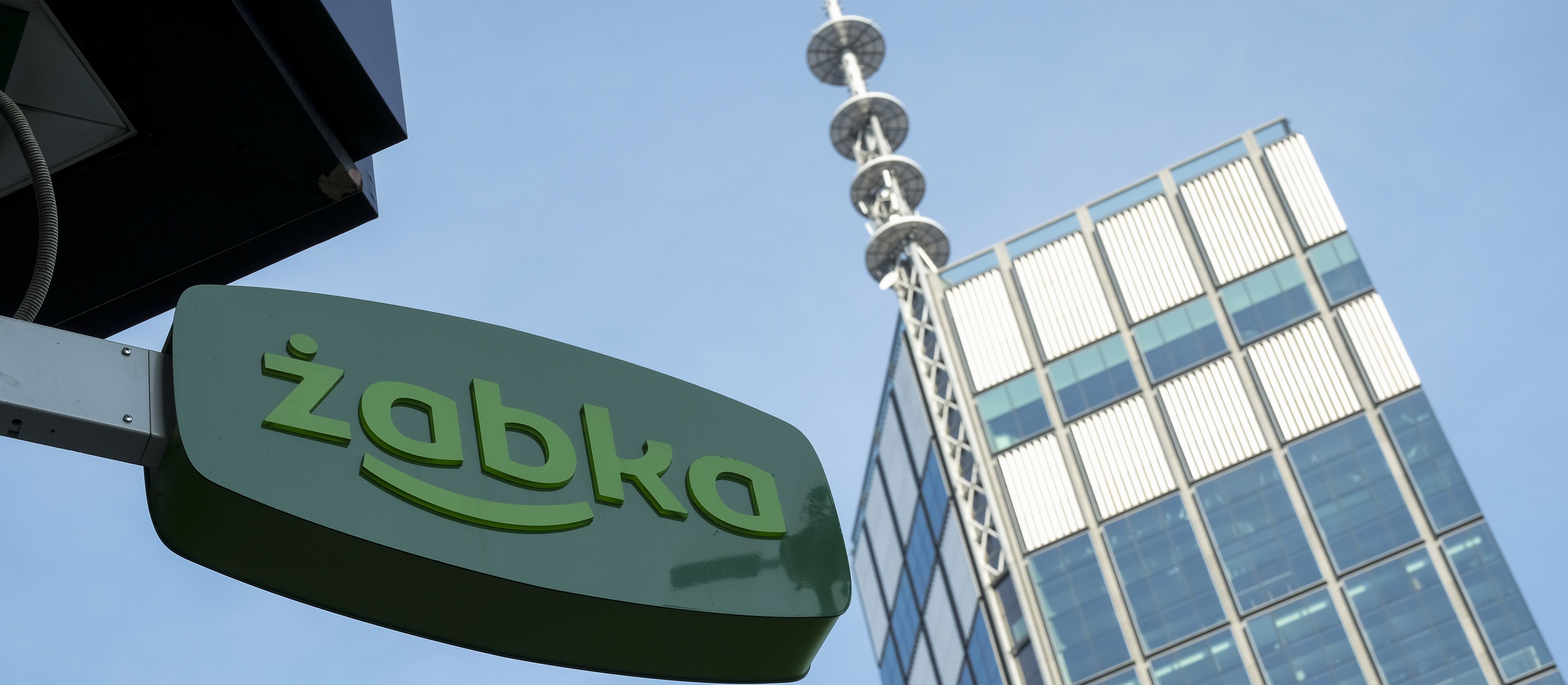 Żabka's shares shot up. In the background, a possible investment by the owner of 7-Eleven