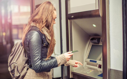 Bankomaty: Coraz mniej wypłat, rośnie znaczenie wpłatomatów
