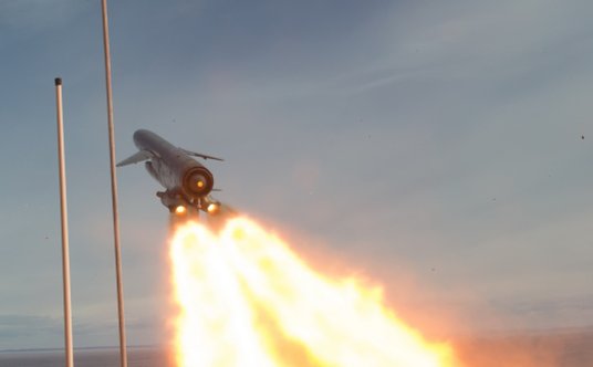 Pocisk 4K80 systemu P-500 Bazalt chwilę po opuszczeniu wyrzutni SM-248. Rozpędzają go dwa przyspiesz