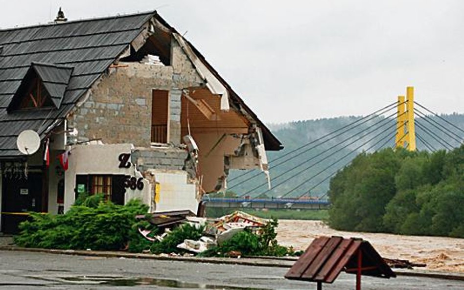 Więcej szkód powodziowych, dlatego więcej skarg na towarzystwa