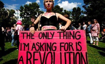 Za mało kobiet na kierowniczych stanowiskach, za mało zarabiają, za mało jest ich w polityce – głosz