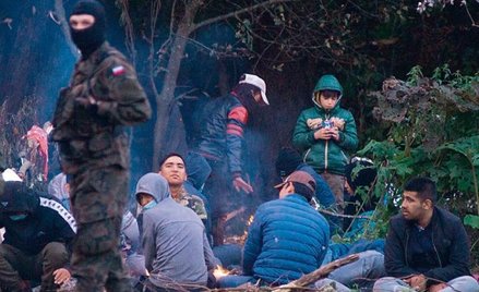 Imigranci koczujący na białorusko-polskim odcinku granicy w okolicy miejscowości Usnarz Górny