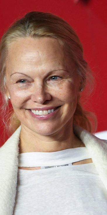 Pamela Anderson w przeszłości słynęła z zamiłowania do mocnego makijażu.
