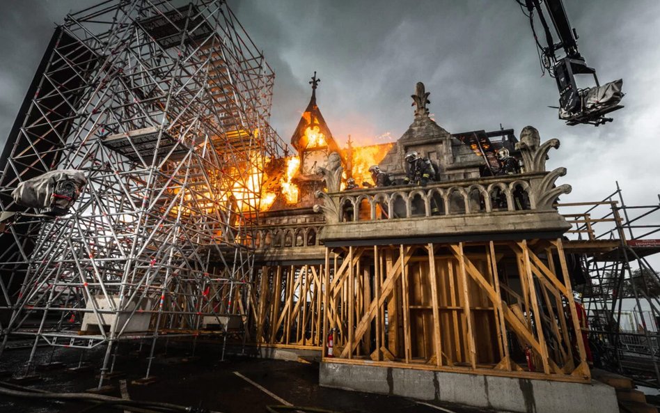 „Notre-Dame płonie” to nowy film reżysera „Imienia róży" i „Walki o ogień”