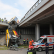 W czerwcu 2020 r., Tomasz U. jadąc po amfetaminie autobusem, przebił barierę, przez co zginęła pasaż